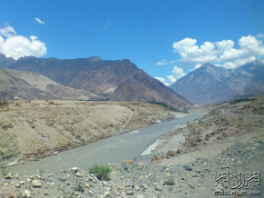دریائے سندھ اور پہاڑوں کا خوبصورت منظر