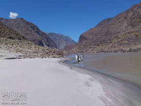 دریائے سندھ، ریت اور پہاڑ